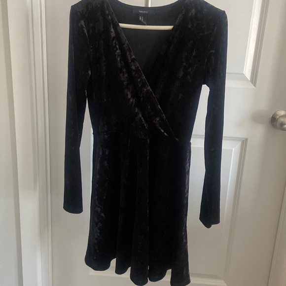 Velvet Dress - Picture 4 of 4